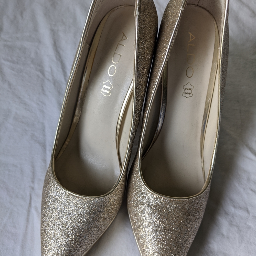ALDO Beautiful GOLD HEELS SZ 9